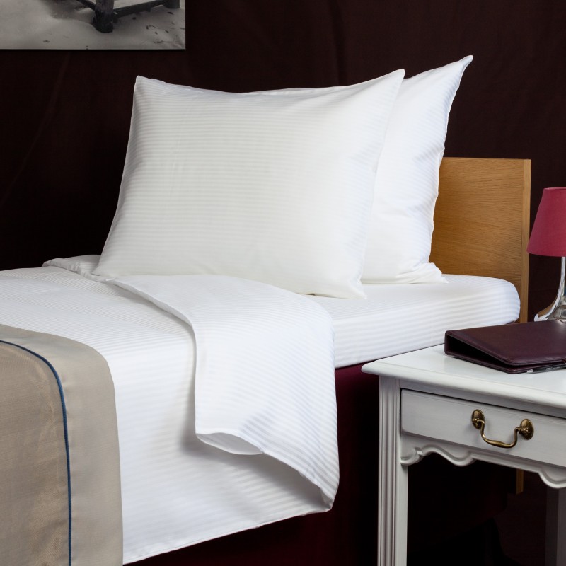 Padjapüür 63*83 cm, Hilton 4 mm satiintriip