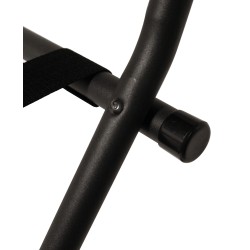 Metallist kohvrialus seljatoega, must