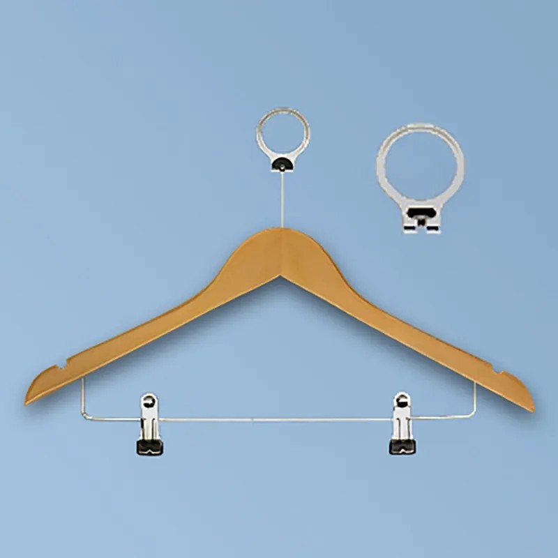 Diebstahlsicherer Bügel mit Hosenhalter, helles Holz