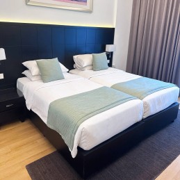 Segas pārvalks 210*230 cm, satīna strīpa 4 mm 2 slāņi balts